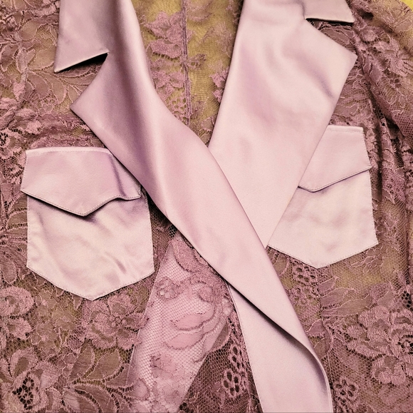 $2,500+ Dolce and Gabbana lace and silk blouse - Picture 12 of 12